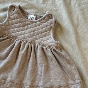 Quilted Baby Gap Newborn Sleeveless Baby Dress with Buttoms
